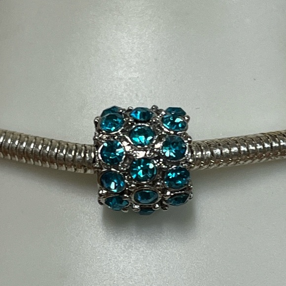 💕 3/$10 Blue Rhinestone Sliding Charm - Picture 1 of 4